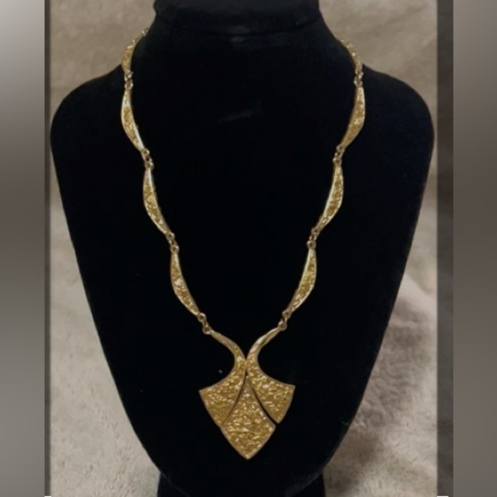 Trifari Vintage Gold Leaf Necklace